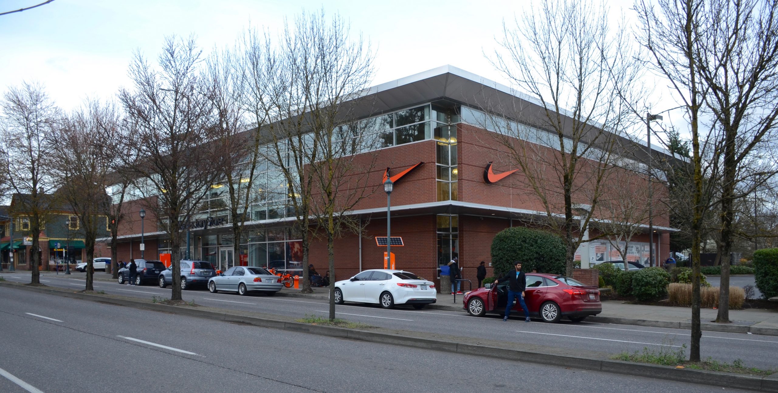 Nike mobile raffle takes a run at illicit sneaker trade | Retail Dive